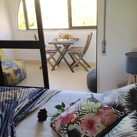 Апартаменты Rosy's Beach House Кошта-да-Капарика