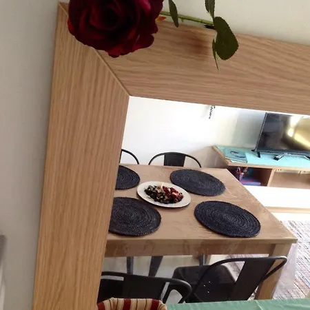 Rosy's Beach House Апартаменты *