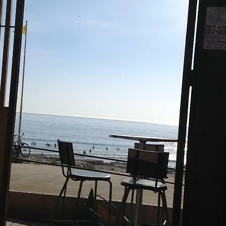 Rosy's Beach House Апартаменты Кошта-да-Капарика